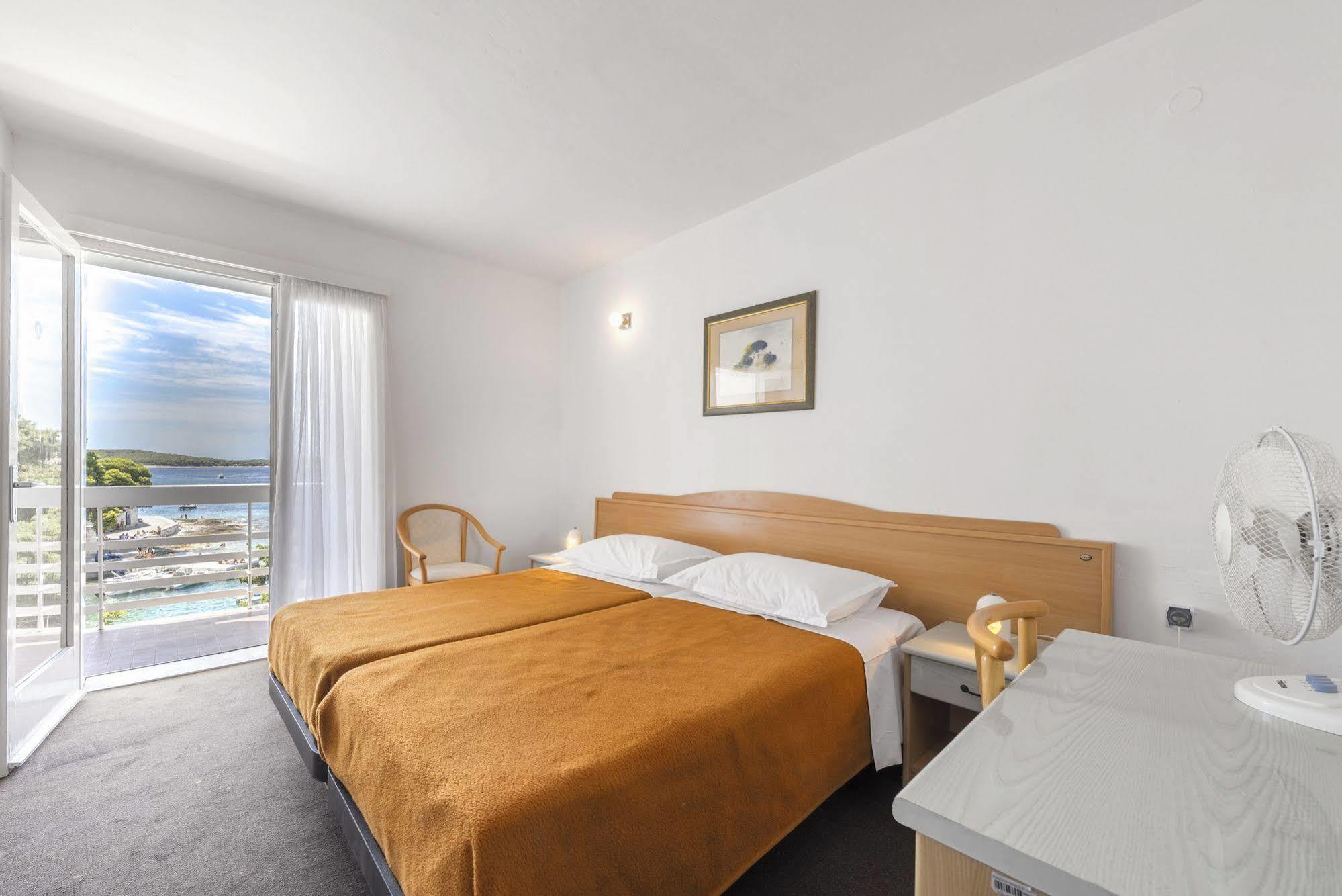 Villa Dalmacija Hvar Hotel ฮวาร์ ภายนอก รูปภาพ