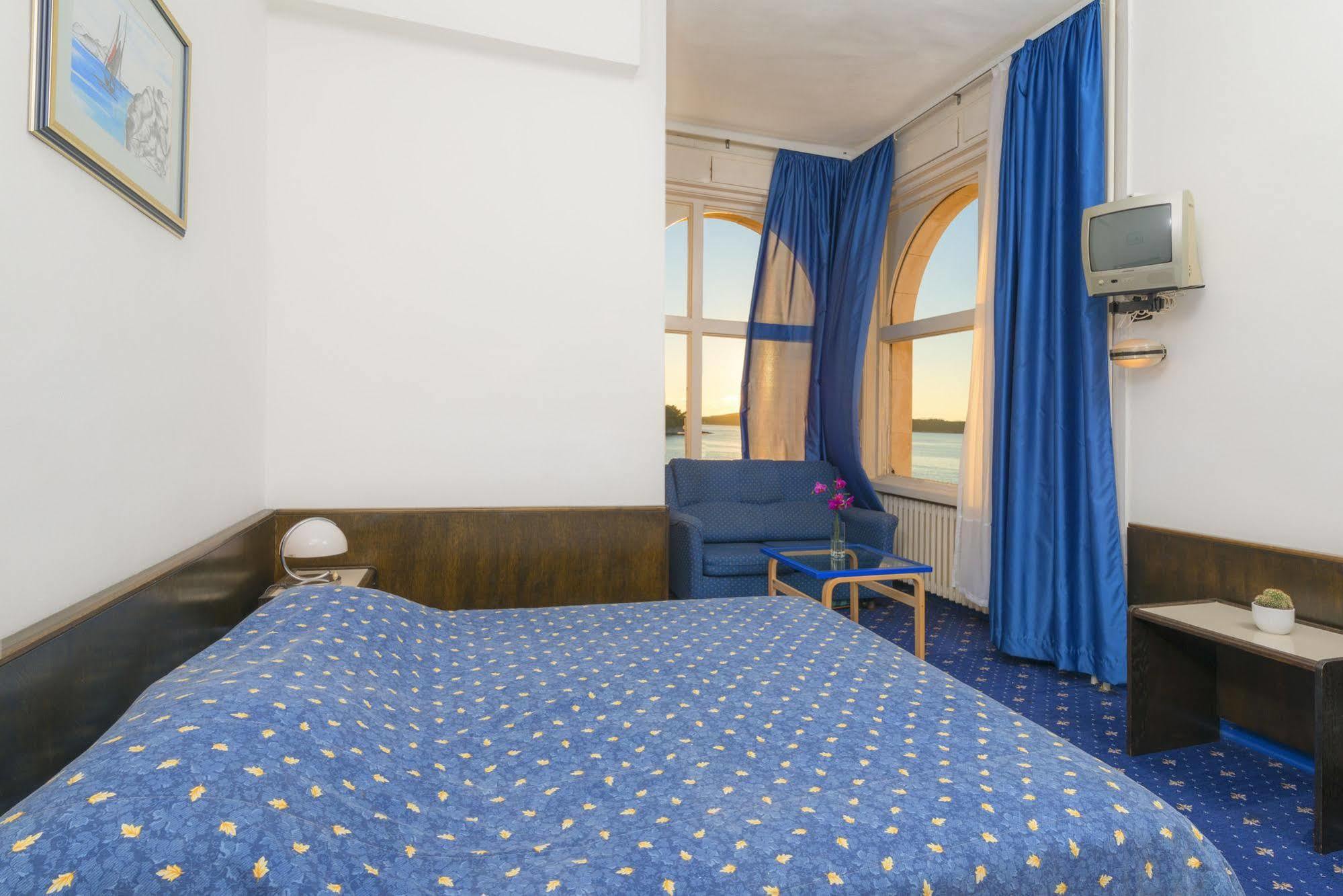 Villa Dalmacija Hvar Hotel ฮวาร์ ภายนอก รูปภาพ